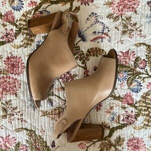 Clarks Artisan Nude Leather Slingback Sandals Size 7